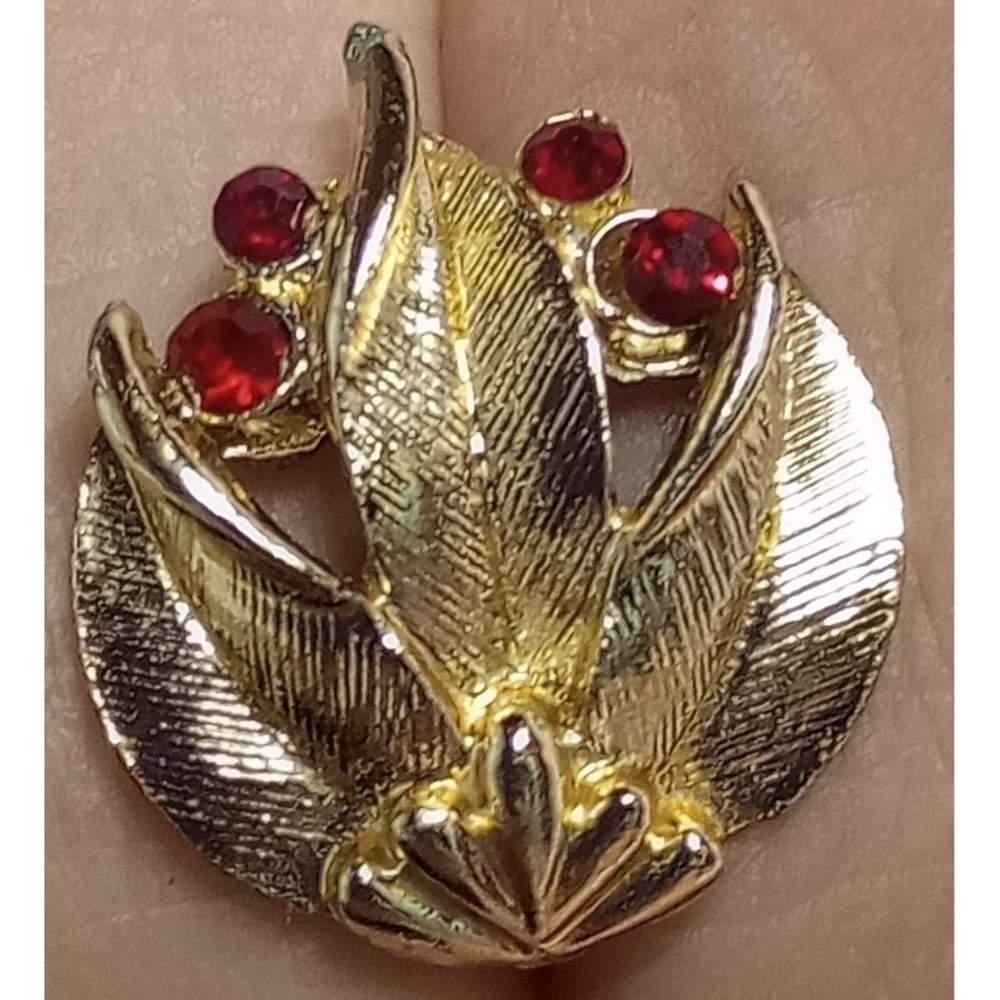 Goldtone Floral Screw back Earrings With‎ Red Rhinestones